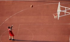 皇家马德里四强战大胜丹佛掘金，梅西砍下16记关键球，全场沸腾